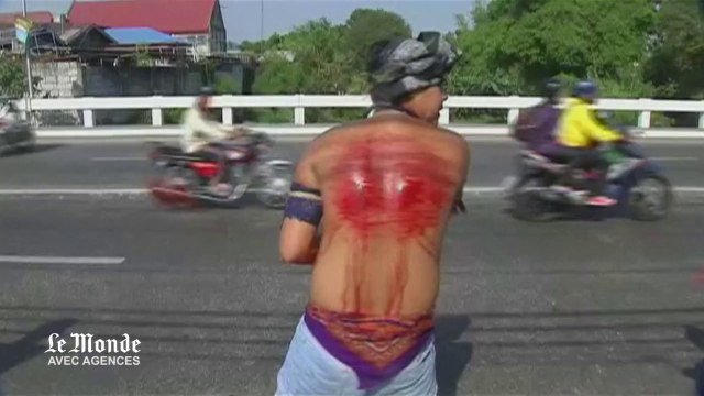Aux Philippines, des catholiques s'autoflagellent dans une reconstitution du Golgotha