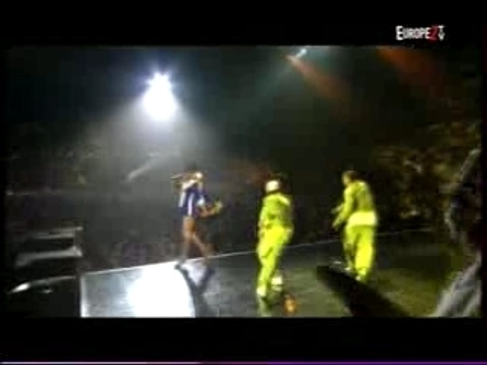 Hollaback Girl - Gwen Stefani