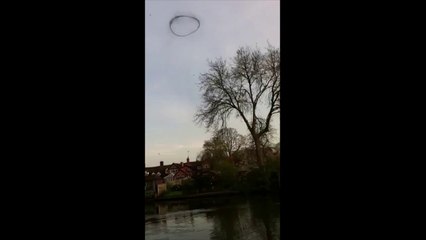 İngiltere'de gökyüzünde siyah bir halka belirdi