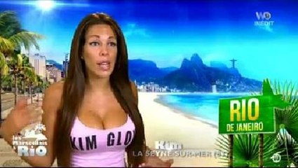 Kim, bimbo des "Marseillais à Rio", est persuadée qu'il y a deux lunes dans le ciel