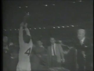 Billy Bremner lifts The Fairs Cup in 1968 #LUFC #kingBilly