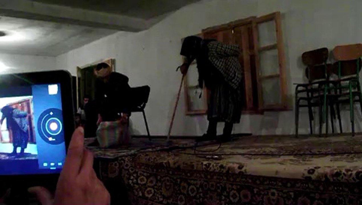 Tabourt n'Ath Ghobri theatre kabylie (Algerie) ITHERAN OUZEKA