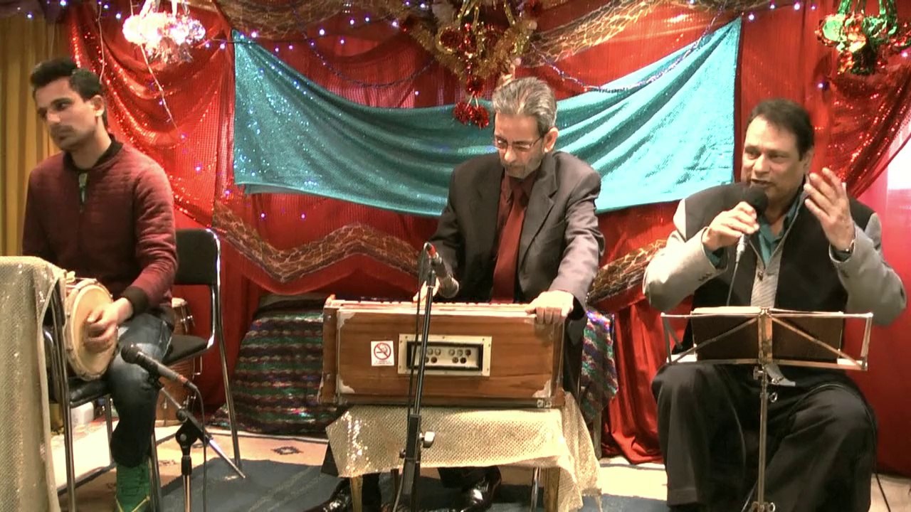 Singer Yousaf Shaikh Badi door se aaye hain TV Presenter M Irfan Butt