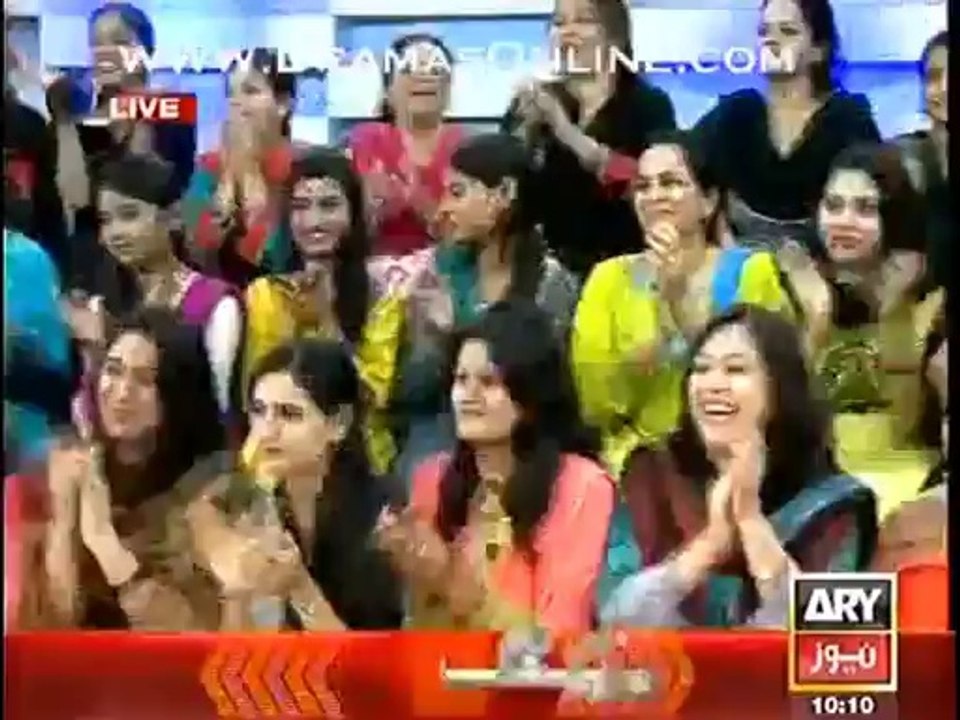 Actor and Host Ayaz showed his sick and wierd khuwahish by wearing long heals and doing cat walk on live morning show