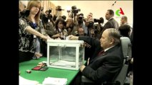 Présidentielle en Algérie: Bouteflika vote en fauteuil roulant