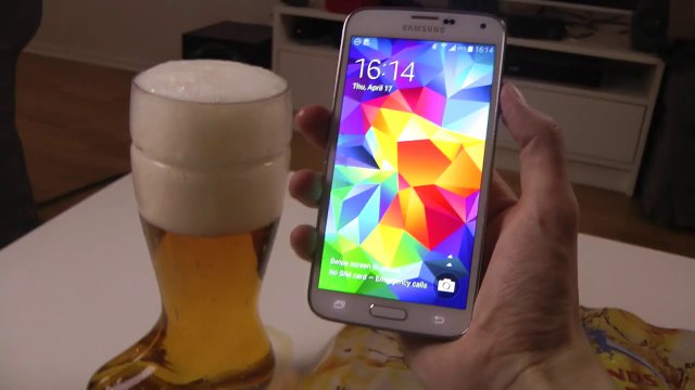 Samsung Galaxy S5 - Das Beer Boot Test