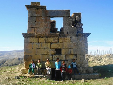 Site archéologique Ghorfa des Ouled Slama. الموقع الأثري غرفة أولاد سلامة ببلدية الحاكمية ، ولاية البويرة