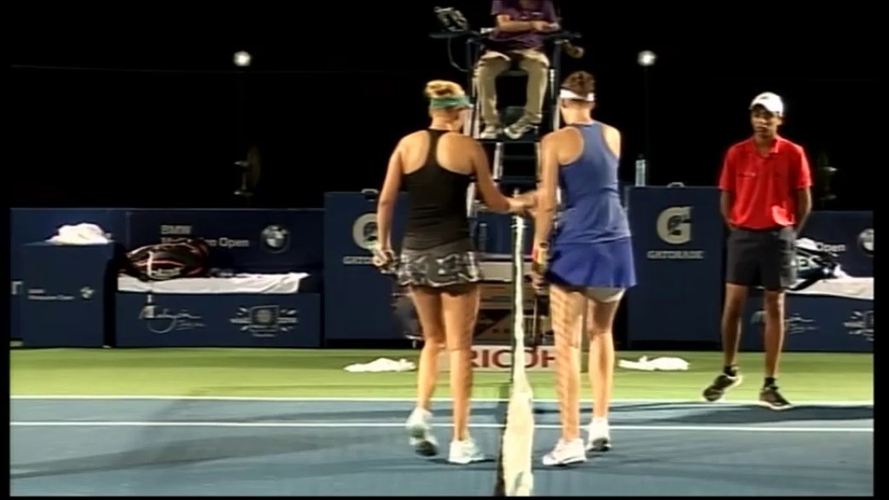 Pliskova smashes racket after defeat