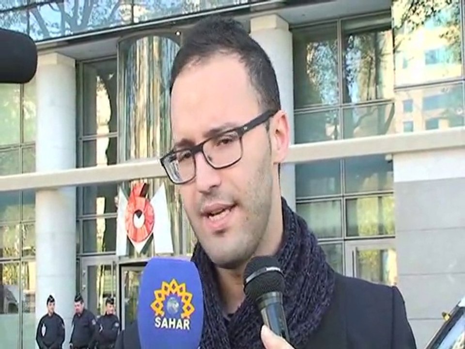 Rassemblement devant le siège de M6