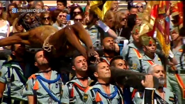 Desembarco de la Legión con el Cristo de Mena en Málaga