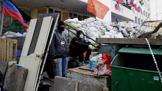 Pro-Russian activists rally in eastern Ukraine's Mariupol
