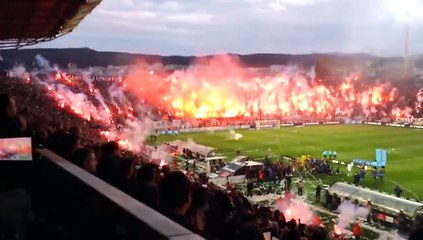 Un stade enflammé par des supporters à Thessalonique