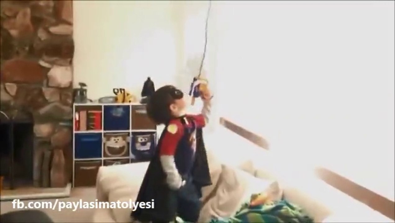 Efektlerle oğlunu web yıldızı yapan baba