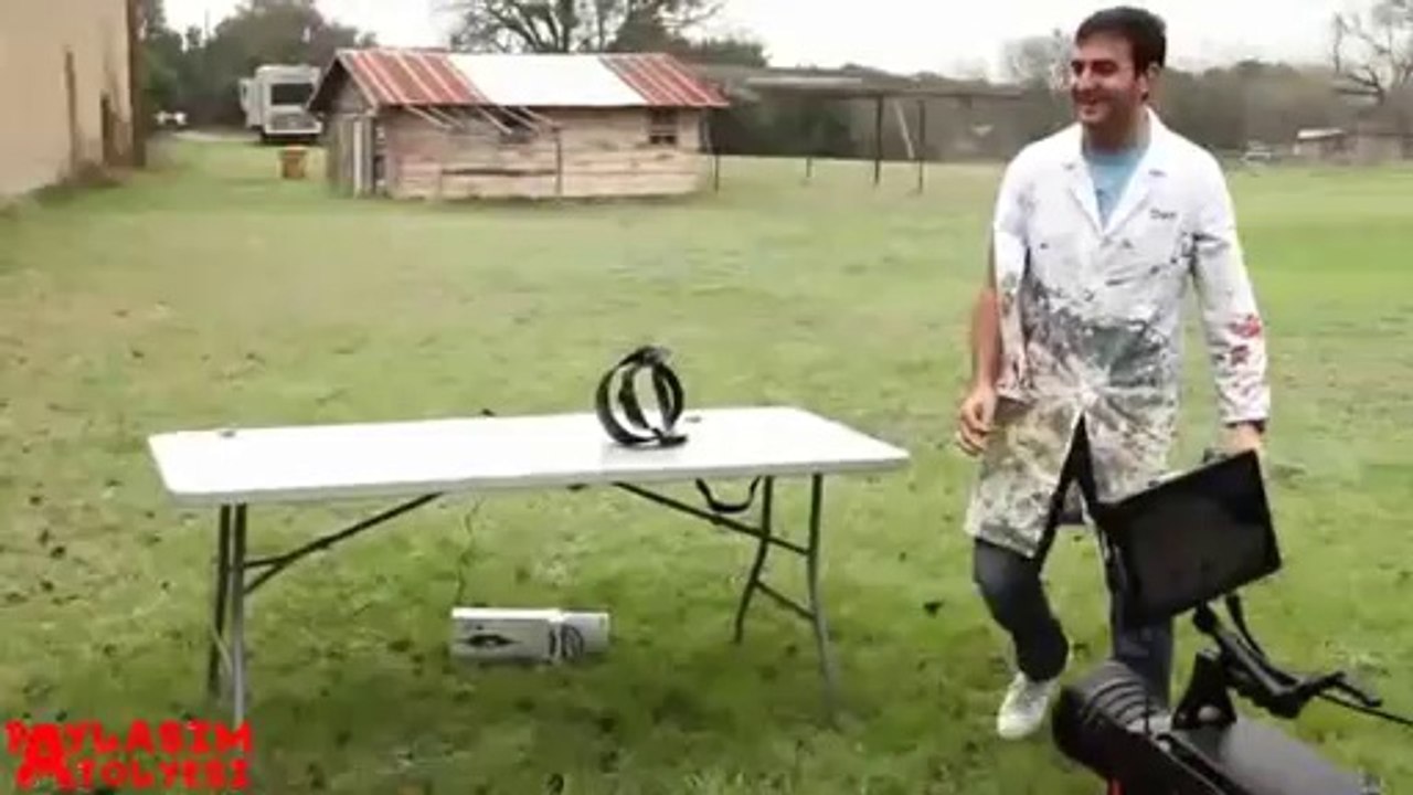 Yavaş çekimde hava yastığının patlaması