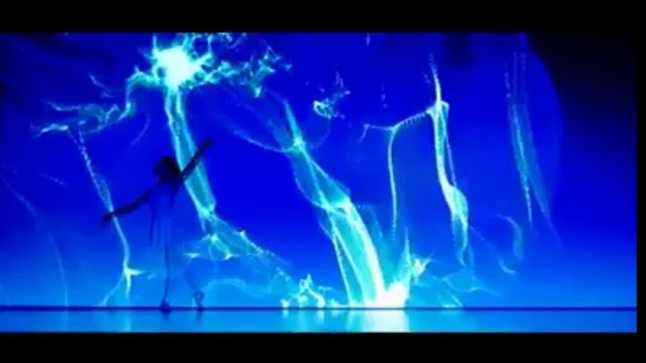 Japanese dancers using lights in their performance is hypnotizing