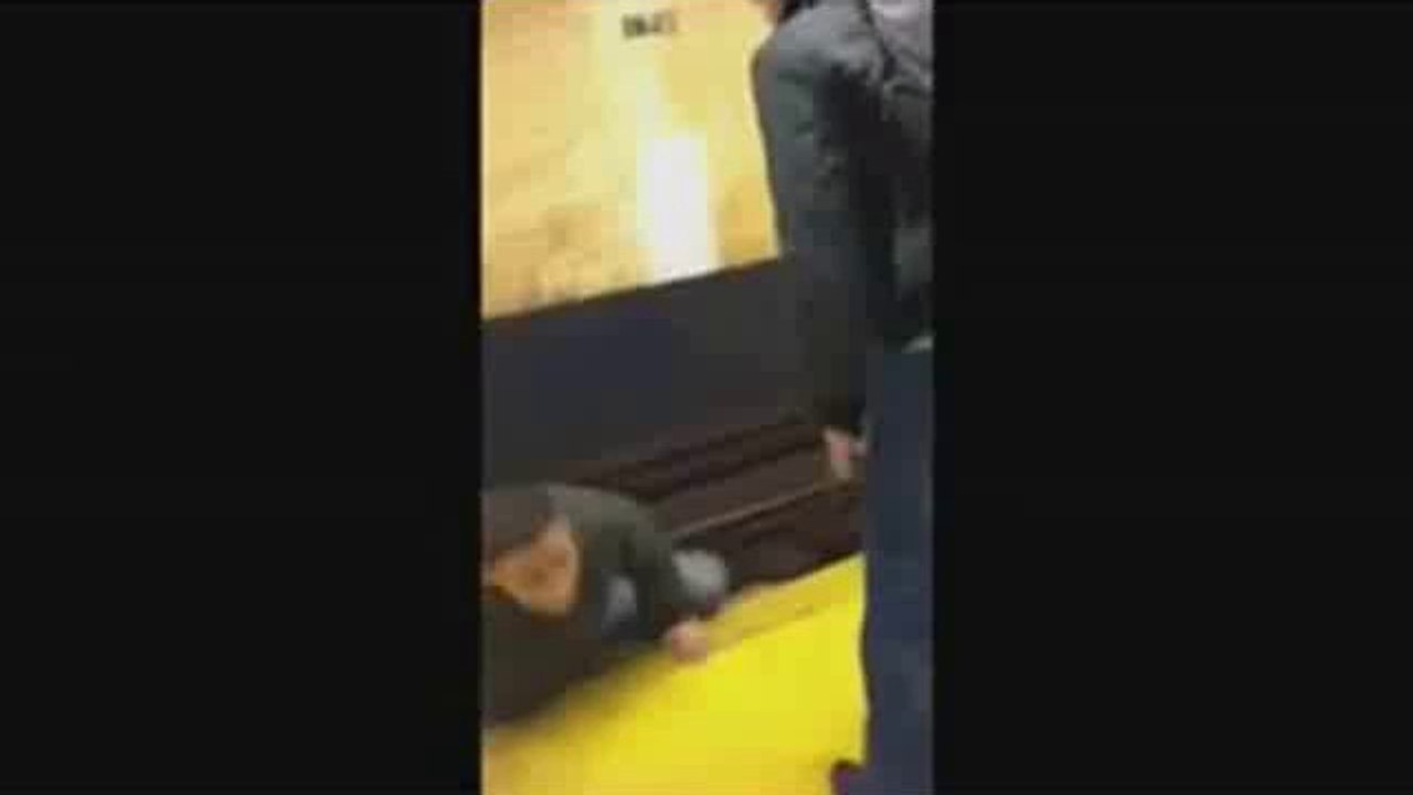 Suicidal Man Lays On NYC Train Tracks!