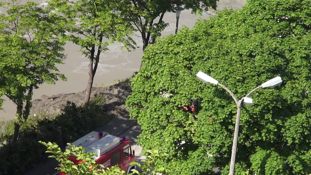 HD Das Wasser geht der Schlamm bleibt!!! Grein St.Nikola 08.06.2013