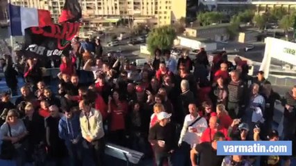 Le Pilou Pilou des supporters du RCT avant l'embarquement pour Barcelone