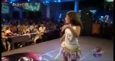 iranlı küçük kızın dansı