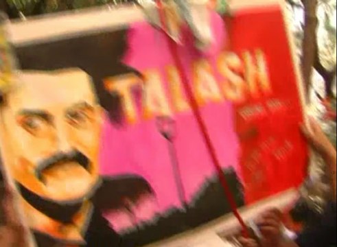 Bollywood Mr. Perfectionist Star Aamir Khan Meets Fans During Movie Talash