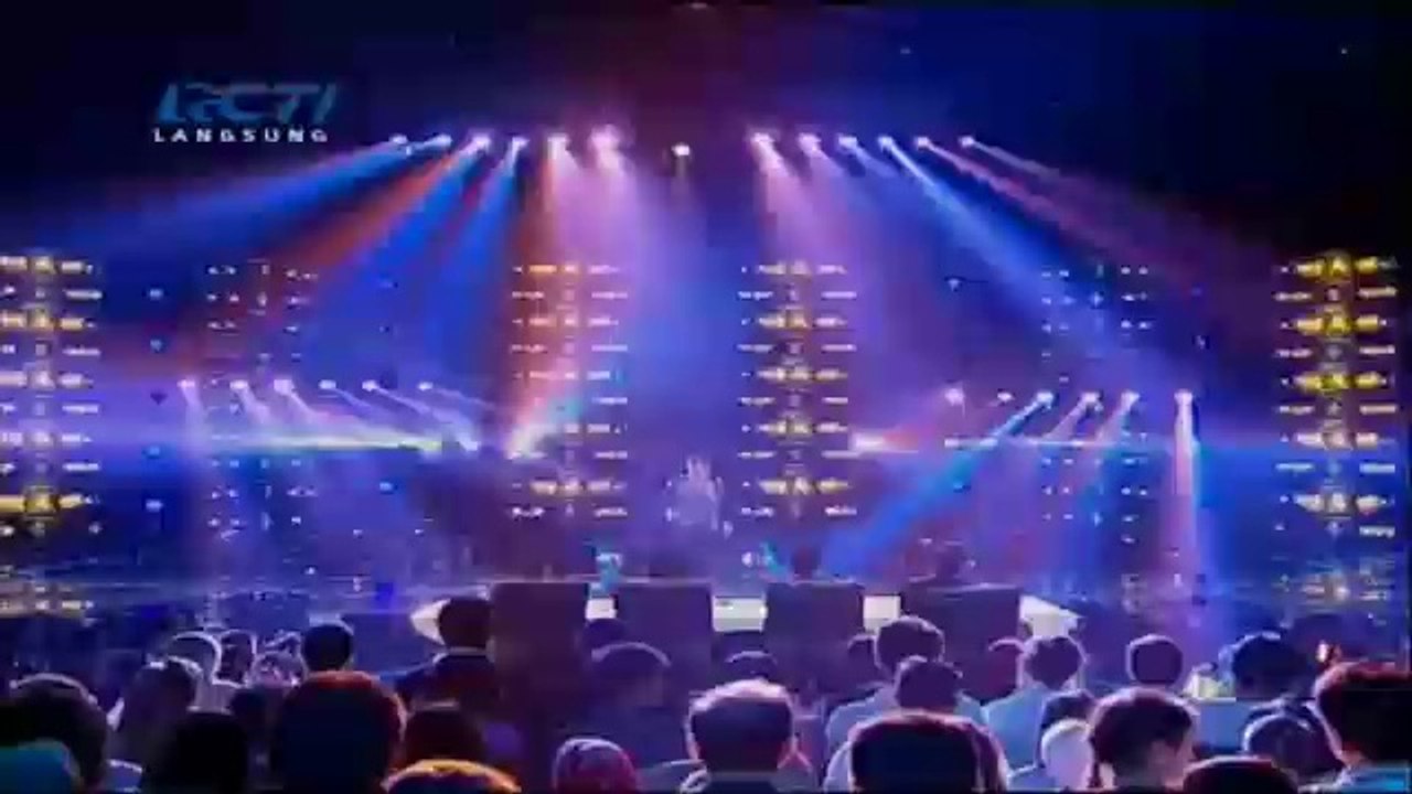 Ubay - I Love You Like A Love Song - Panggung Spektakuler Indonesian Idol