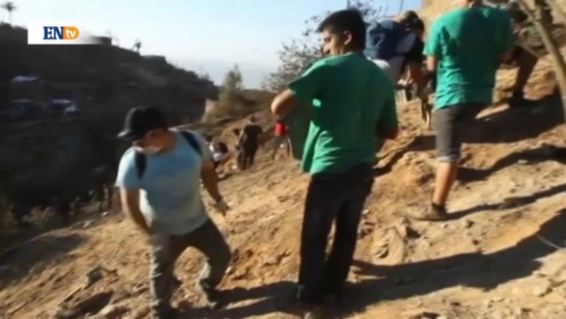 Bachelet visita zona del incendio en Valparaíso y escucha a damnificados