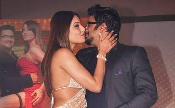 Hot Bollywoood Beauty Bipasha Basu & Madhavan at the music launch of Bollywood Movie Jodi Breakers