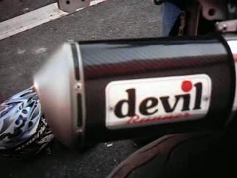 camel moto pot devil sur drz 400 sm :p