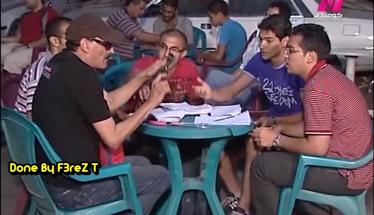 تاجر سلاح يبيع مسدس لزبائن القهوة بتضحك لتموت
