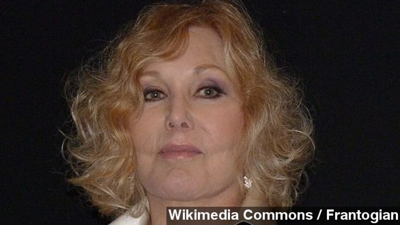 Kim Novak Addresses Oscar Night 'Bullies' In Facebook Letter