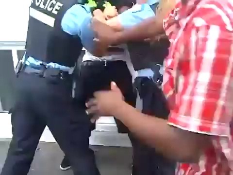 Bagarre racaille vs deux policiers !
