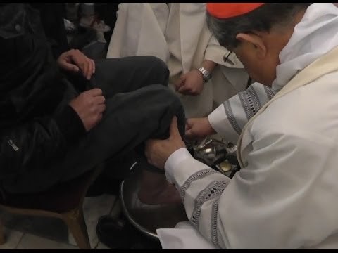 Napoli - Giovedì Santo, Sepe celebra la Lavanda dei Piedi -2- (18.04.14)