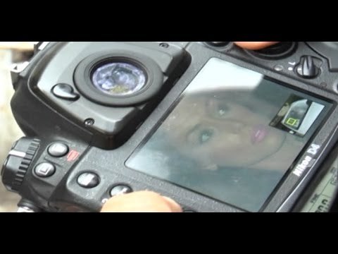 Napoli - Mario Balotelli al tribunale dei Minori riconosce sua figlia (18.04.14)