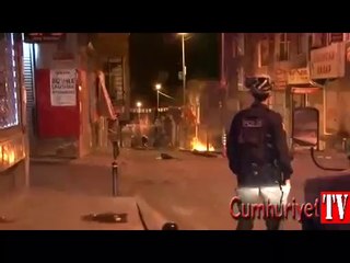 Polisten molotof atan göstericiye: Lan gerizekalı nereye atıyorsun?