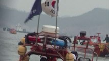 السلطات الكورية تعتقل قبطان العبارة التي غرقت منذ 3 ايام
