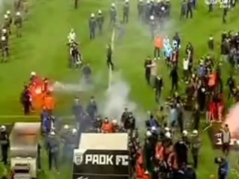 pagritianews.gr :ΠΑΟΚ vs Ο ΛΥΜΠΙΑΚΟΣ 16-04-2014 επεισοδια στη φυσούνα στο τέλος του αγώνα