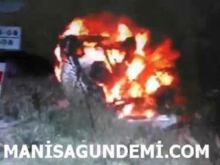 MANİSA'DA TAKLA ATAN ARAC CAYIR CAYIR YANDI