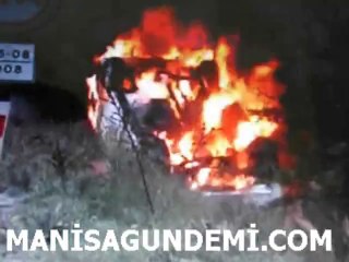 MANİSA'DA TAKLA ATAN ARAC CAYIR CAYIR YANDI