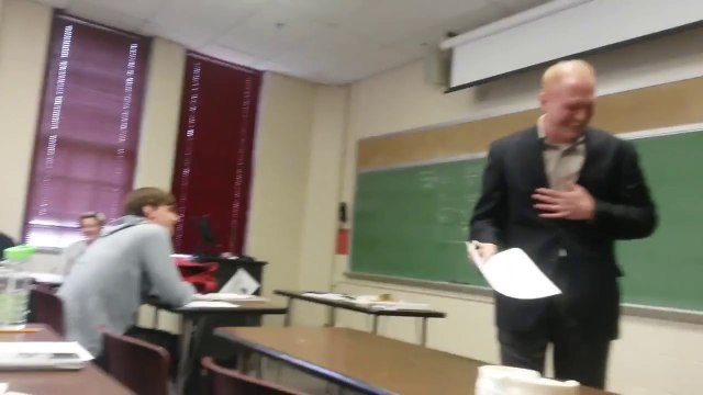 La blague énorme d'une classe à leur professeur pour le 1er avril. Un poisson d'avril dont il va se souvenir !
