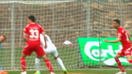 VIRAL+: Football: Abed rate une tête à 3 mètres