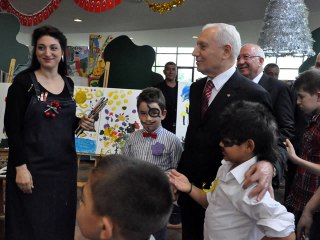 Haberal, 5 yıl aradan sonra 23 Nisan’ı çocuklarla kutladı