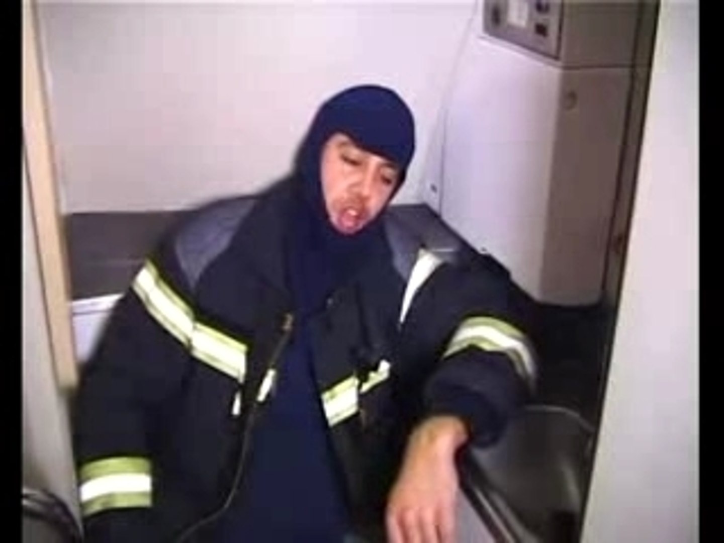 Fous ta cagoule - Pompiers - Vidéo Dailymotion