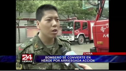 Tải video: China: bombero que realizó arriesgada acción causa furor en redes sociales