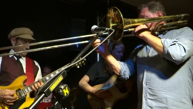 DESNOS MICHEL PRESENTE E ZABAL URBAN BAND AU MELROSE CAFE AGDE 18 4 2014 PART 6