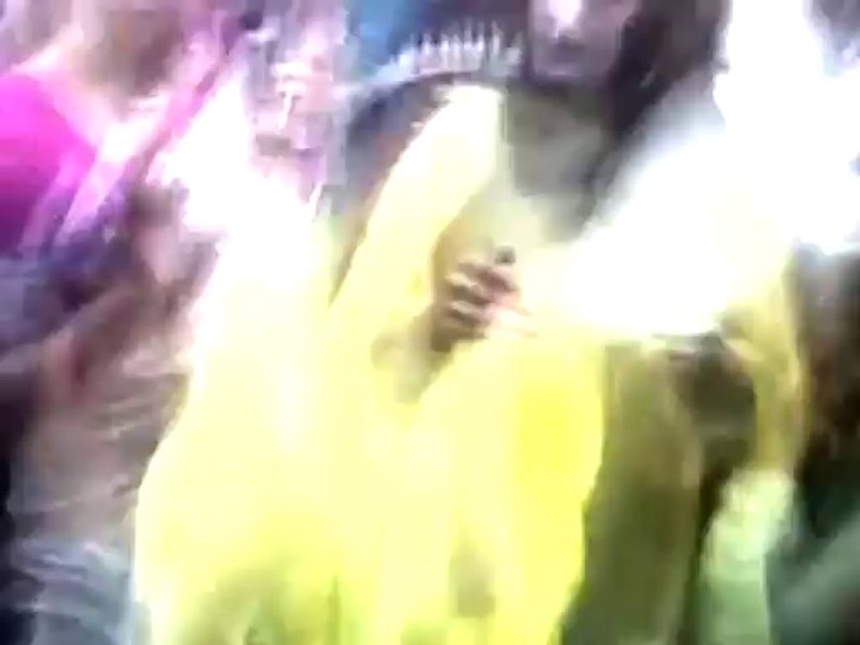 Ameesha Patel slaps a man for groping her in public2