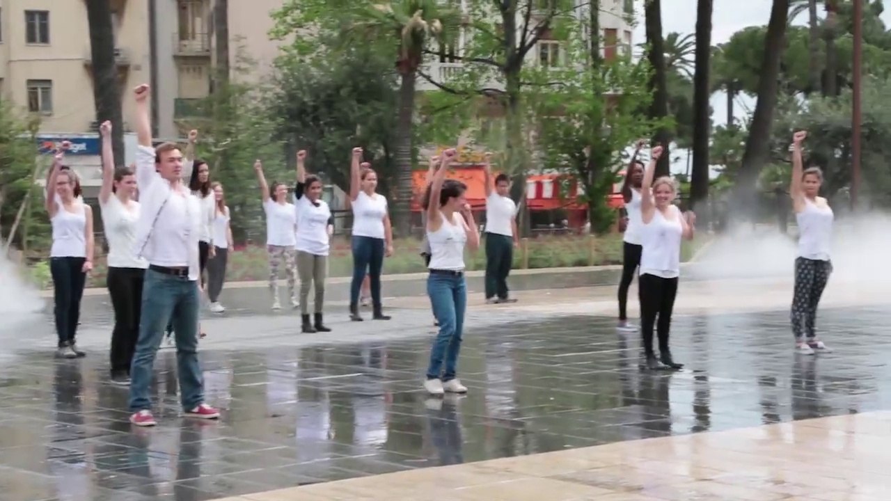 FLASH-MOB - PLACE MASSENA (NICE) - 19/04/2014 - Amis Des Enfants