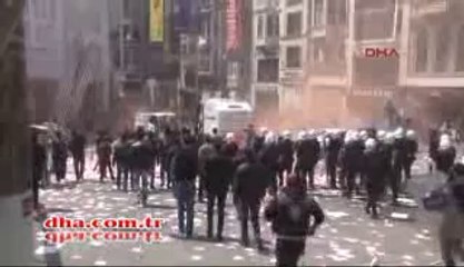 E-bilet'e karşı yürüyen taraftara polis saldırdı