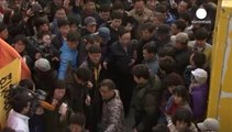 Sud Corea, commozione al funerale dell'insegnante eroe
