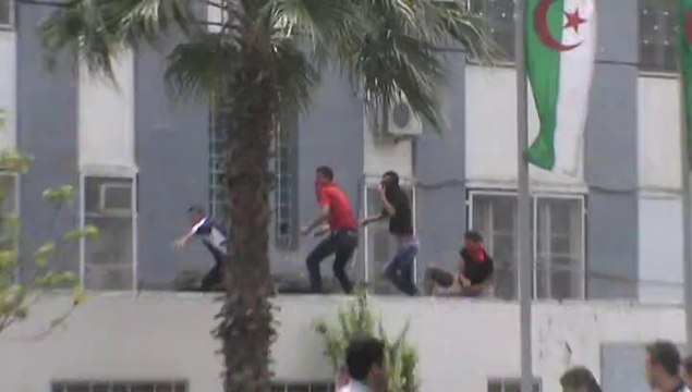 إستفزاز قوات الأمن في بجاية من اجل المواجهة الجزء السادس