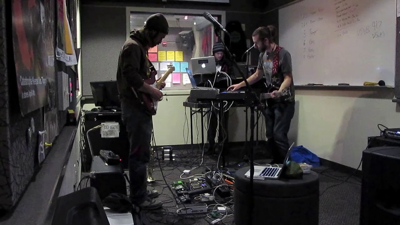 Red Rose live on U DUB at WSUM studios "Java" by Augustus Pablo